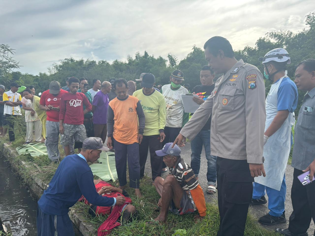 Seorang petani ditemukan meninggal dunia di area persawahan Dusun Pulorejo, Desa Mojojejer, Kecamatan Mojowarno, Kabupaten Jombang, Rabu pagi, 7 Januari 2026.