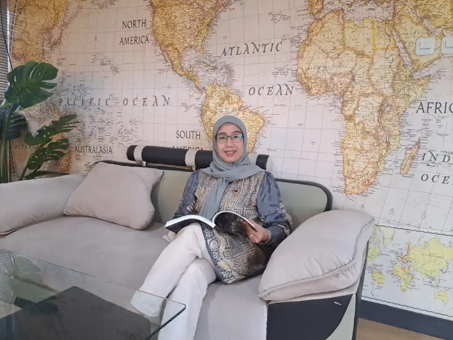 Dekan FISIP Universitas Jember Suyani Indriastuti