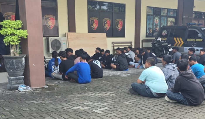 Tak hanya 19 orang di Mojoagung, jumlah pendekar bocil yang diringkus polisi usai konvoi meresahkan di Jombang mencapai 43 orang.