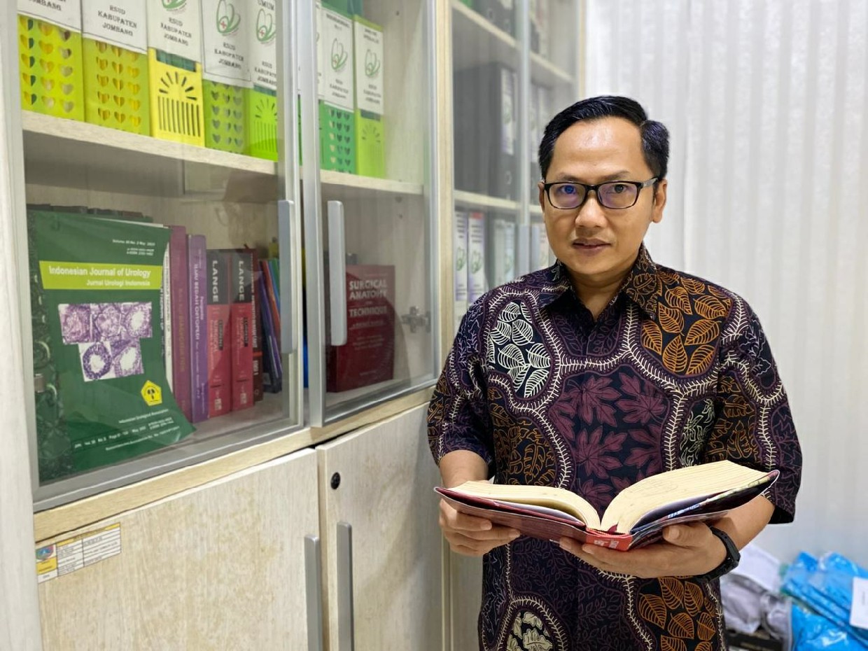 RAMAH: Kepala IGD sekaligus dokter spesialis anak RSUD Jombang, dr Ahmad Mahfur SpA.