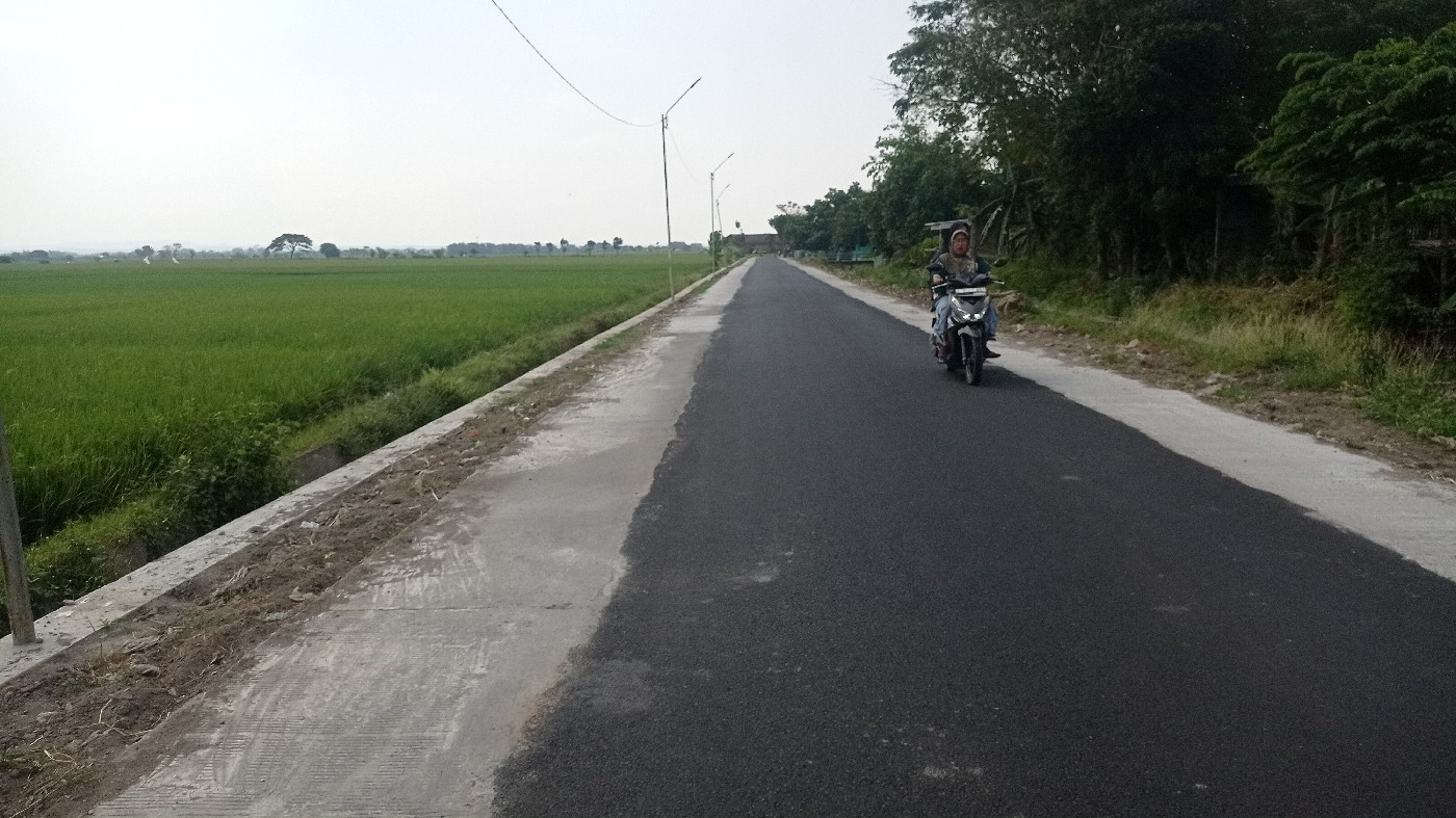 &nbsp;  LEBAR: Kondisi jalan ruas Pagerwojo-Banjarsari di Desa Pagerwojo, Kecamatan Perak program PIK 2025, (21/7).  &nbsp;