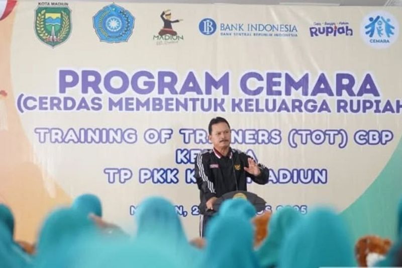 Wali Kota Madiun Maidi saat menghadiri sosialisasi program Cemara