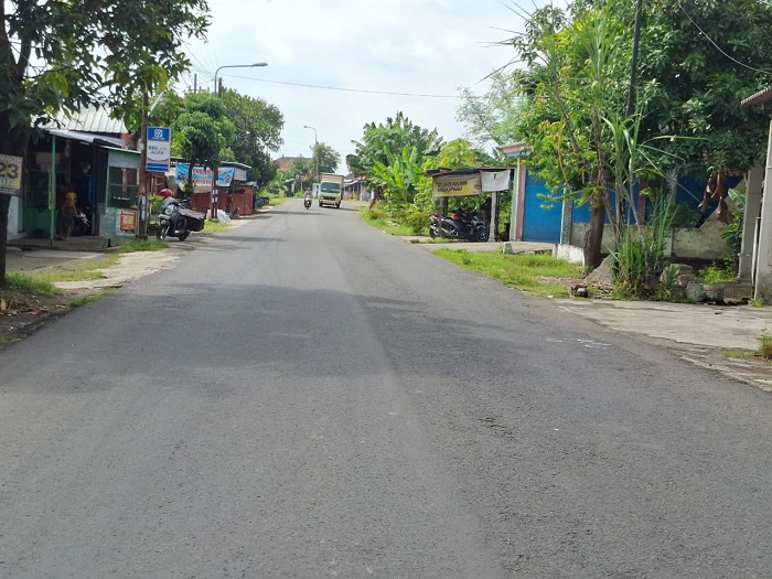 &nbsp;  BAKAL DIPERBAIKI: Jalan kabupaten ruas Talunkidul-Kesamben masuk skema Inpres Jalan Daerah (IJD).  &nbsp;