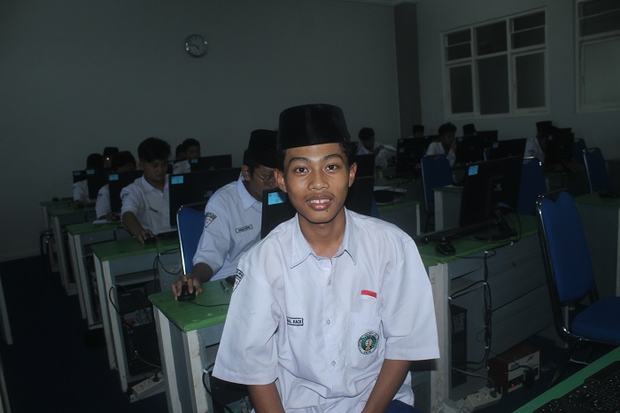 Ahmad Zaimal Hadi kelas XI K MA Madrasatul Quran Tebuireng