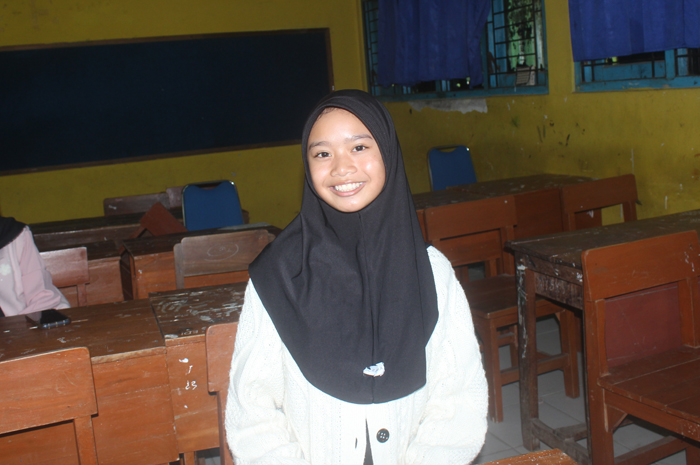 azmin Shofia Allifni Kelas 8 H MTsN 9 Jombang di Tanjunganom Diwek