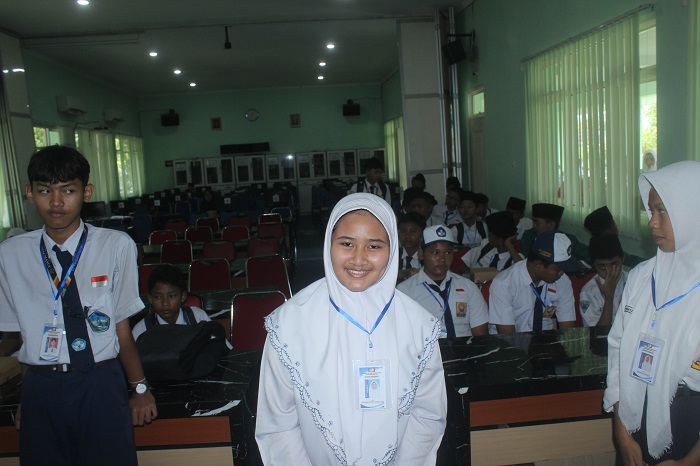 Valisya Nabila Kelas 8 B SMP A Wahid Hasyim Tebuireng