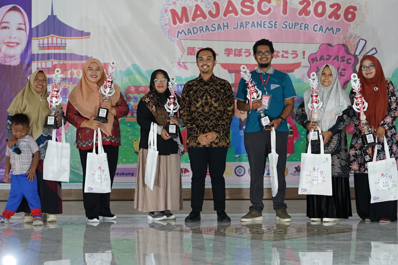 Risyalah Diwandini, SPd MPd  Guru SKI yang Jago Bahasa Jepang