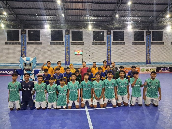 TELADAN: Wakil Ketua DPRD Jombang, HM Syarif Hidayatullah ST MMT (Gus Sentot), saat menghadiri penutupan Futsal Championship antar SLTP se-Jatim yang digelar SMK Telekomunikasi Darul Ulum Rejoso