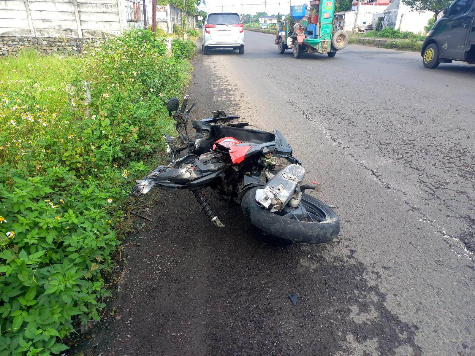Wisnu Nanda Ramadhan, 18, pelajar SMK asal Desa Mancilan, Kecamatan Mojoagung, benar-benar lolos dari maut. Kamis (29/1) pagi