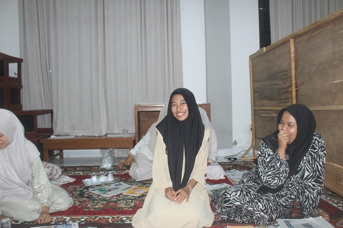 Sofiana Setya Santriwati PP Al-Madinah Denanyar