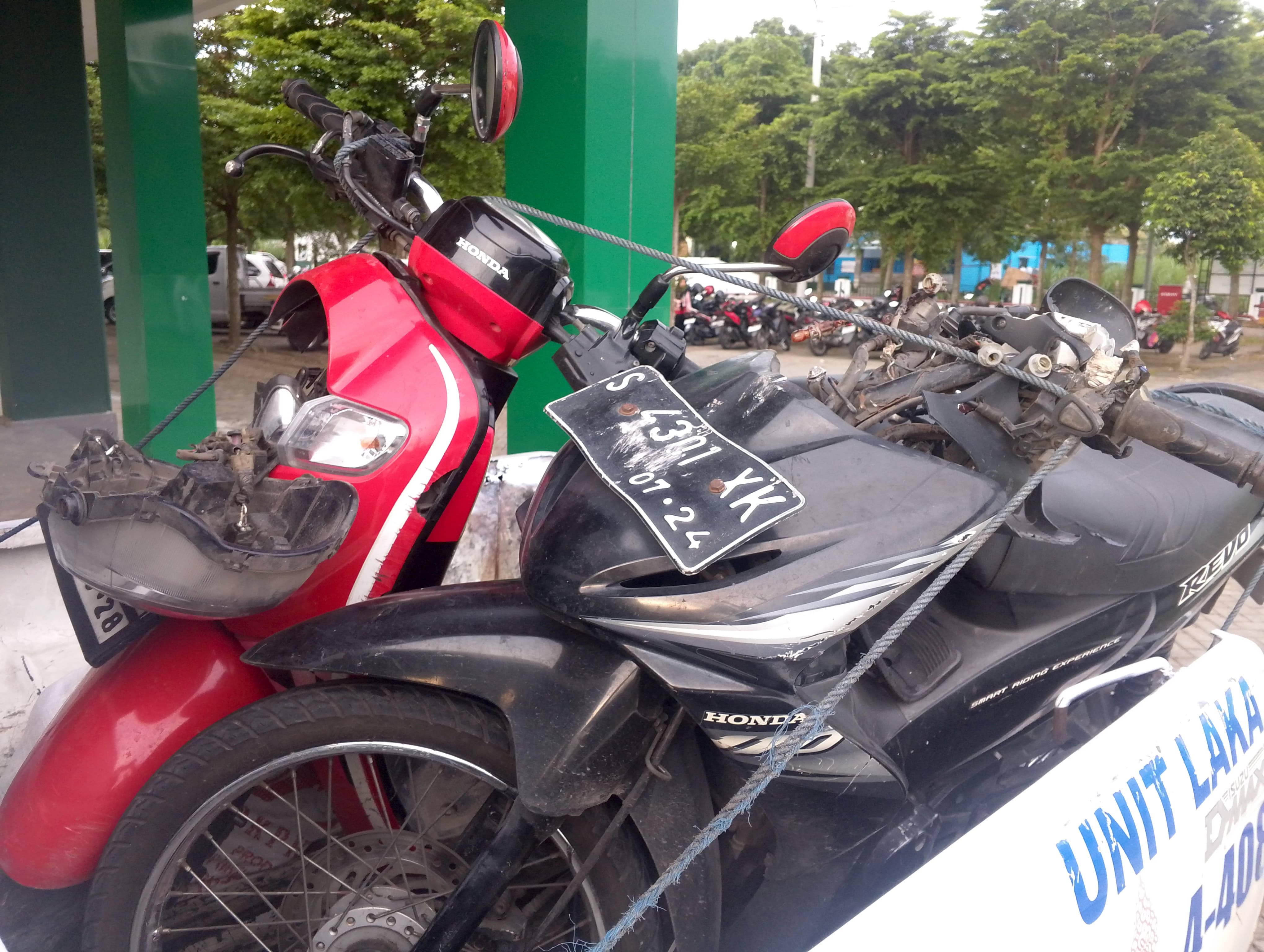 Kecelakaan lalu lintas melibatkan dua sepeda motor terjadi di Jalan Raya Dusun Sepanyul, Desa Sepanyul, Kecamatan Gudo, Kabupaten Jombang, Jumat (30/1) sore.