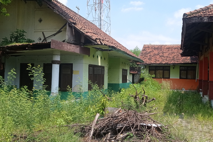 ANGKER: Eks kantor Wilker Pendidikan Tembelang di Desa Pesantren, Kecamatan Tembelang, (31/1).  &nbsp;