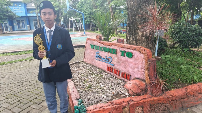 Mauliddinho Aditya Waluyo, Kelas XII 3 SMA Darul Ulum 2 Unggulan BPPT PP Darul Ulum Rejoso