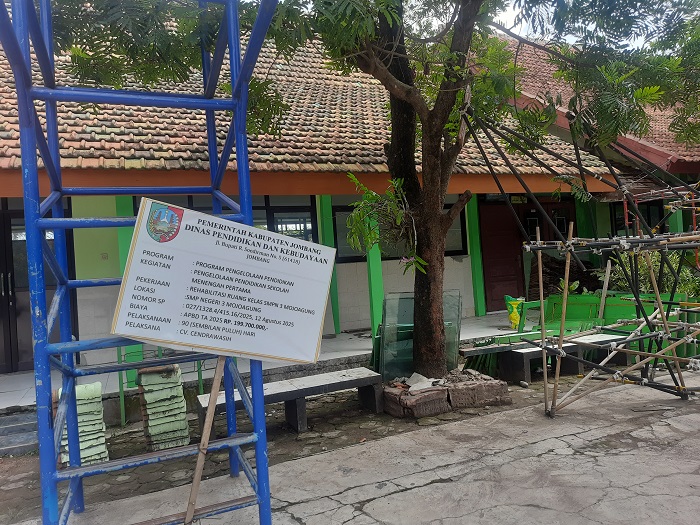 RAMPUNG: Rehabilitasi di SMPN 3 Mojoagung tahun 2025 menggunakan anggaran APBD, (3/11).  &nbsp;