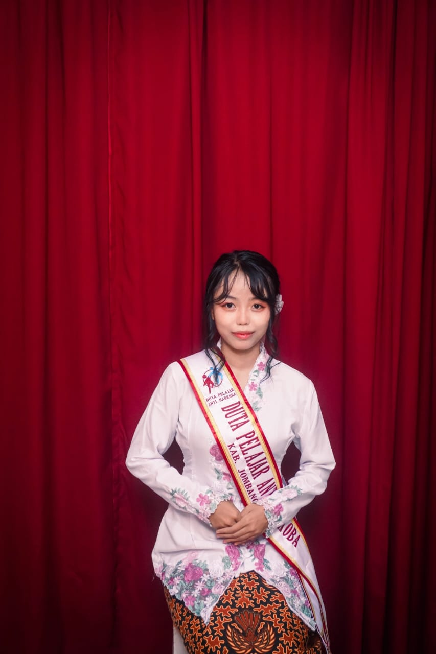 Kenes Geizha Aurelia, Kelas XI Layanan Penunjang Kefarmasian Klinis Dan Komunitas (LPKKK) 2, SMK BIM Jombang