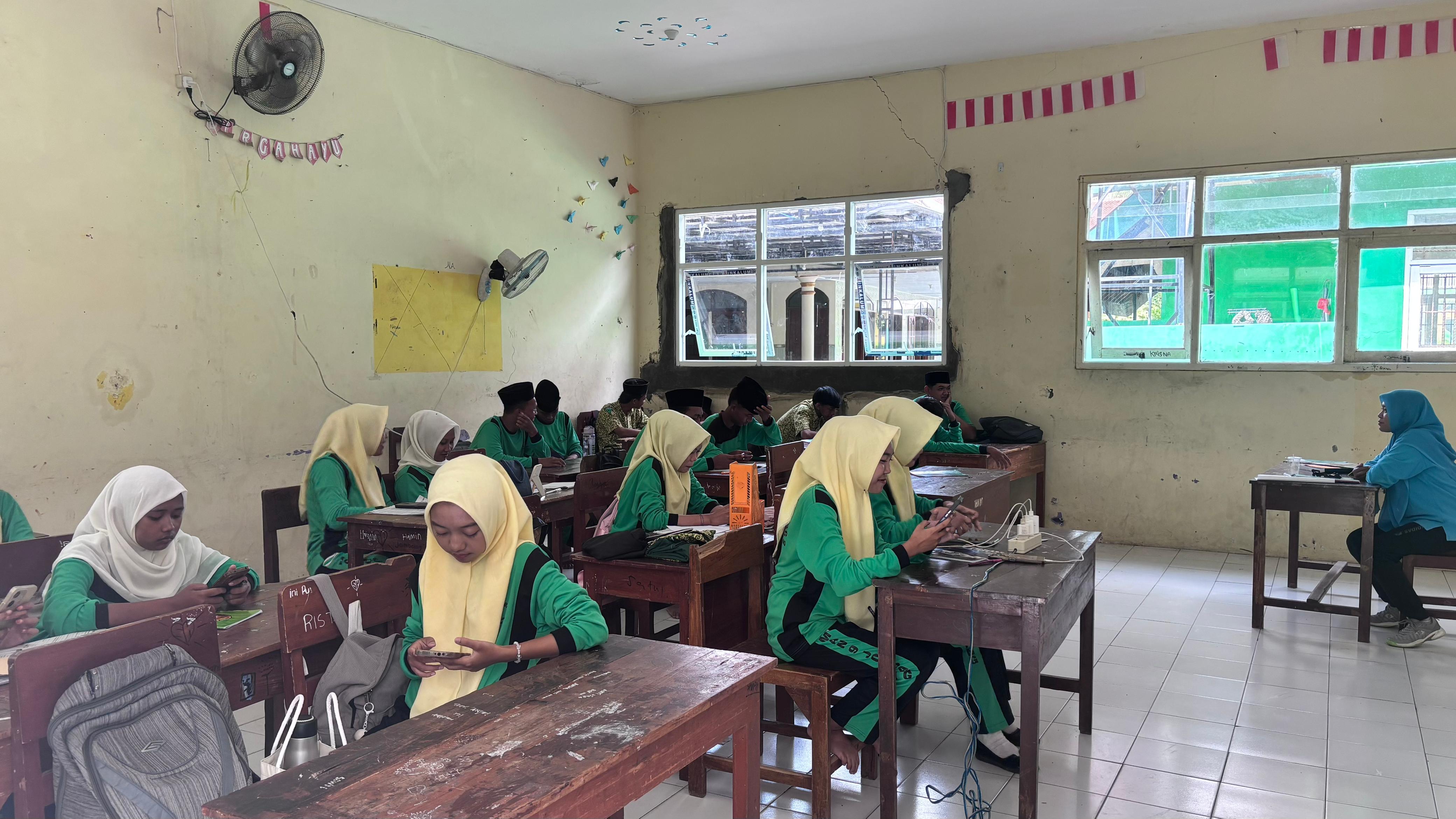 KONSENTRASI: Siswa MAN 9 Jombang mengerjakan tryout TKA, Kamis (11/2).  &nbsp;