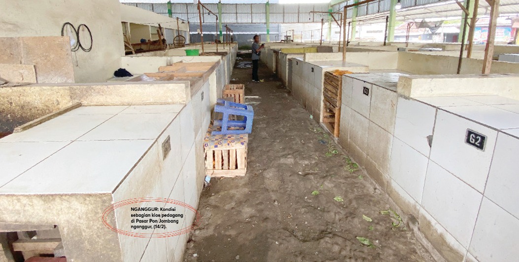 Kondisi sebagian kios pedagang di Pasar Pon Jombang nganggur, (14/2).