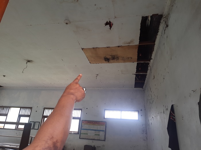 KOSONG: Ruang kelas SDN Sepanyul Kecamatan Gudo dikosongkan bertahun-tahun akibat dipenuhi kelelawar  &nbsp;