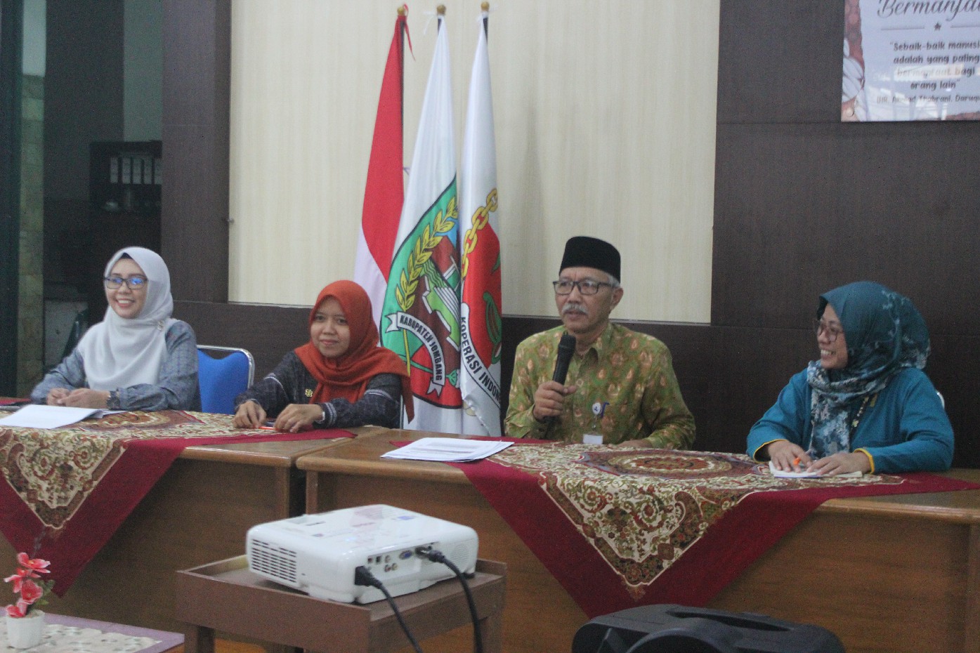 INOVASI: Sekretaris Dinas Koperasi dan Usaha Mikro Kabupaten Jombang, Gatut Wijaya, memimpin kegiatan di aula dinas, Jumat (13/2).  &nbsp;