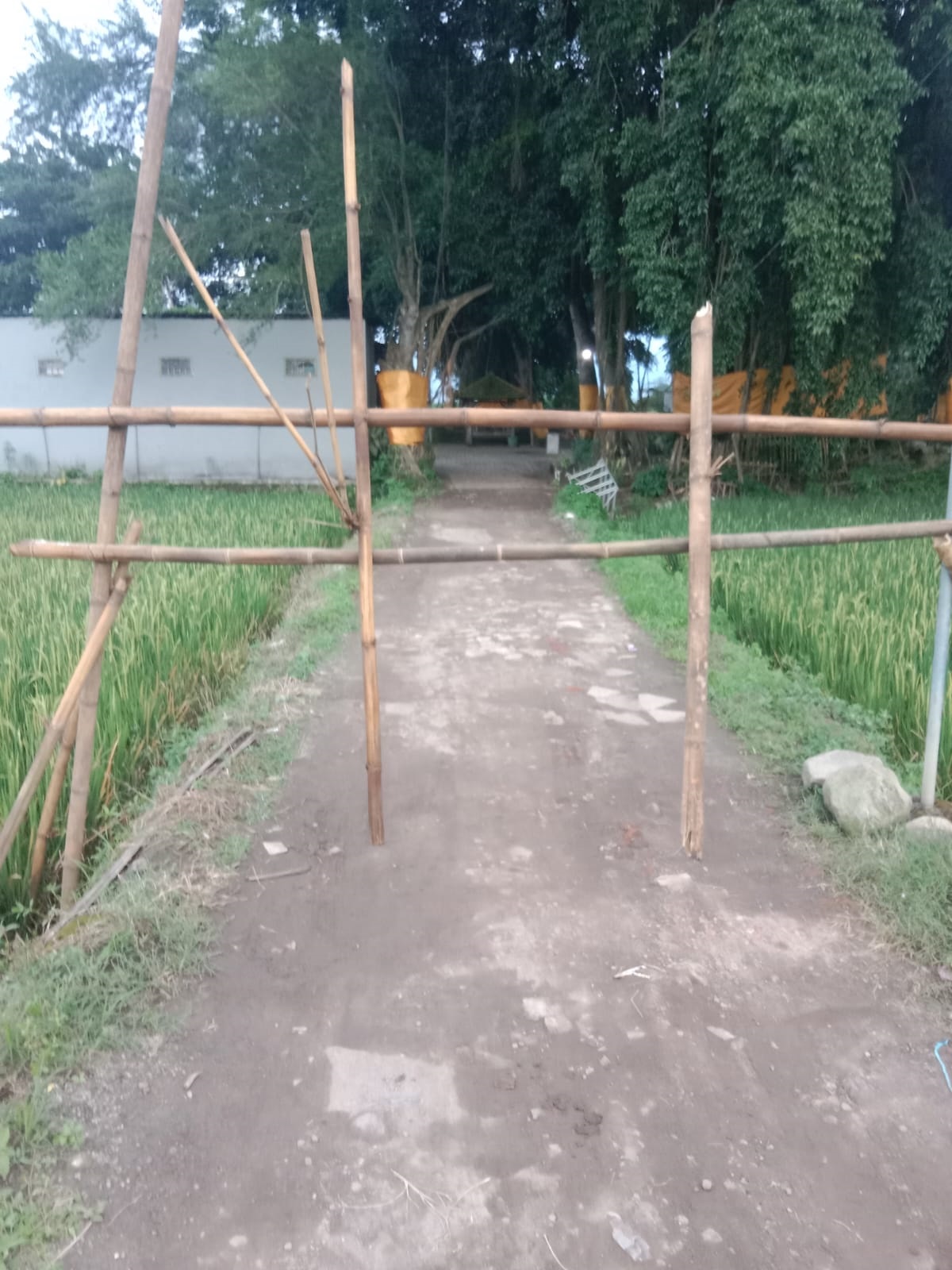 Akses menuju situs Petirtaan Sumberbeji di Desa Kesamben, Kecamatan Ngoro kembali diblokir.