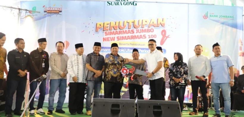 Bupati Jombang Warsubi saat melakukan pengundian Simarmas