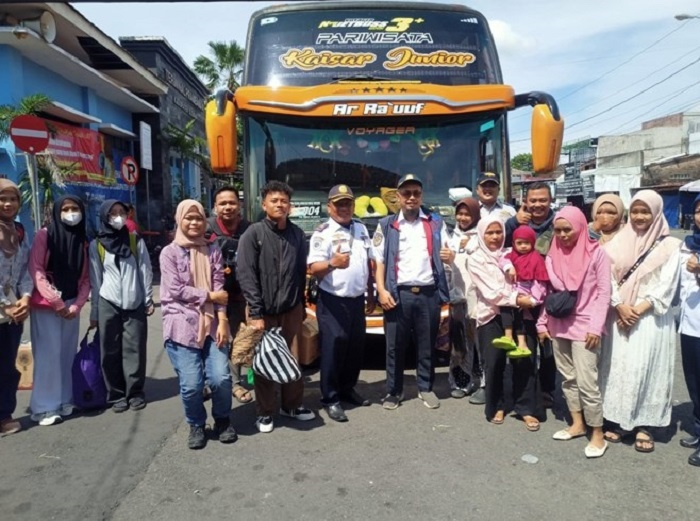  ANTUSIAS: Warga mengikuti program Angkutan Mudik dan Balik Gratis Jakarta-Jombang dan Jombang-Jakarta 2025. 