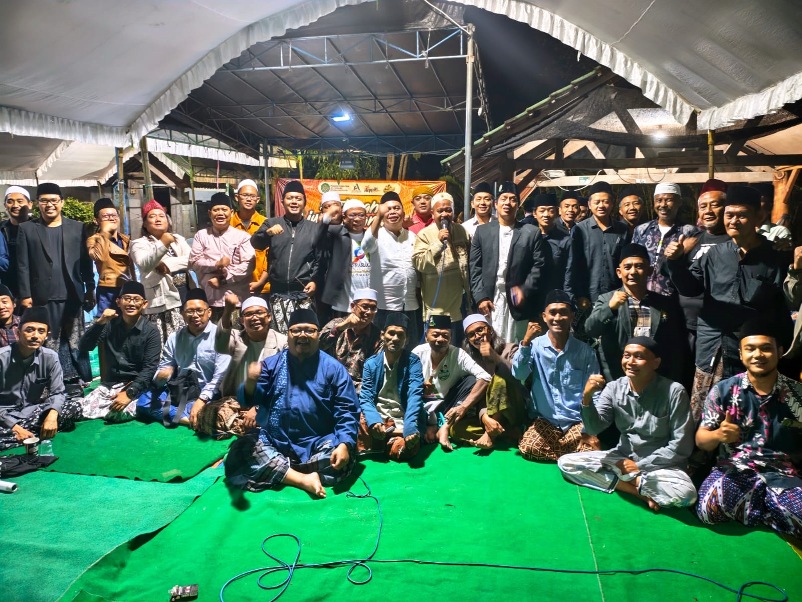 TELADAN: Wakil Ketua DPRD Jombang, HM Syarif Hidayatullah ST MMT (Gus Sentot) saat menghadiri silaturahmi Asparagus Jombang dan sekitarnya di PP At-Tahdzib, Rejoagung, Ngoro.  &nbsp;