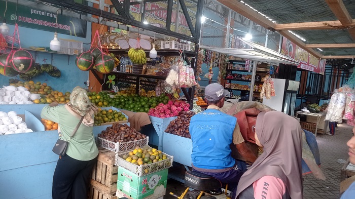   &nbsp;  RAMAI: Pedagang buah menempati lapak di Pasar Buah Sub Terminal Ploso.