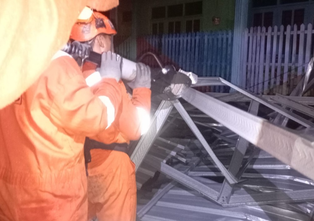 Bencana angin kencang memorak-porandakan sejumlah desa di Jombang, Sabtu (21/2/) sore.