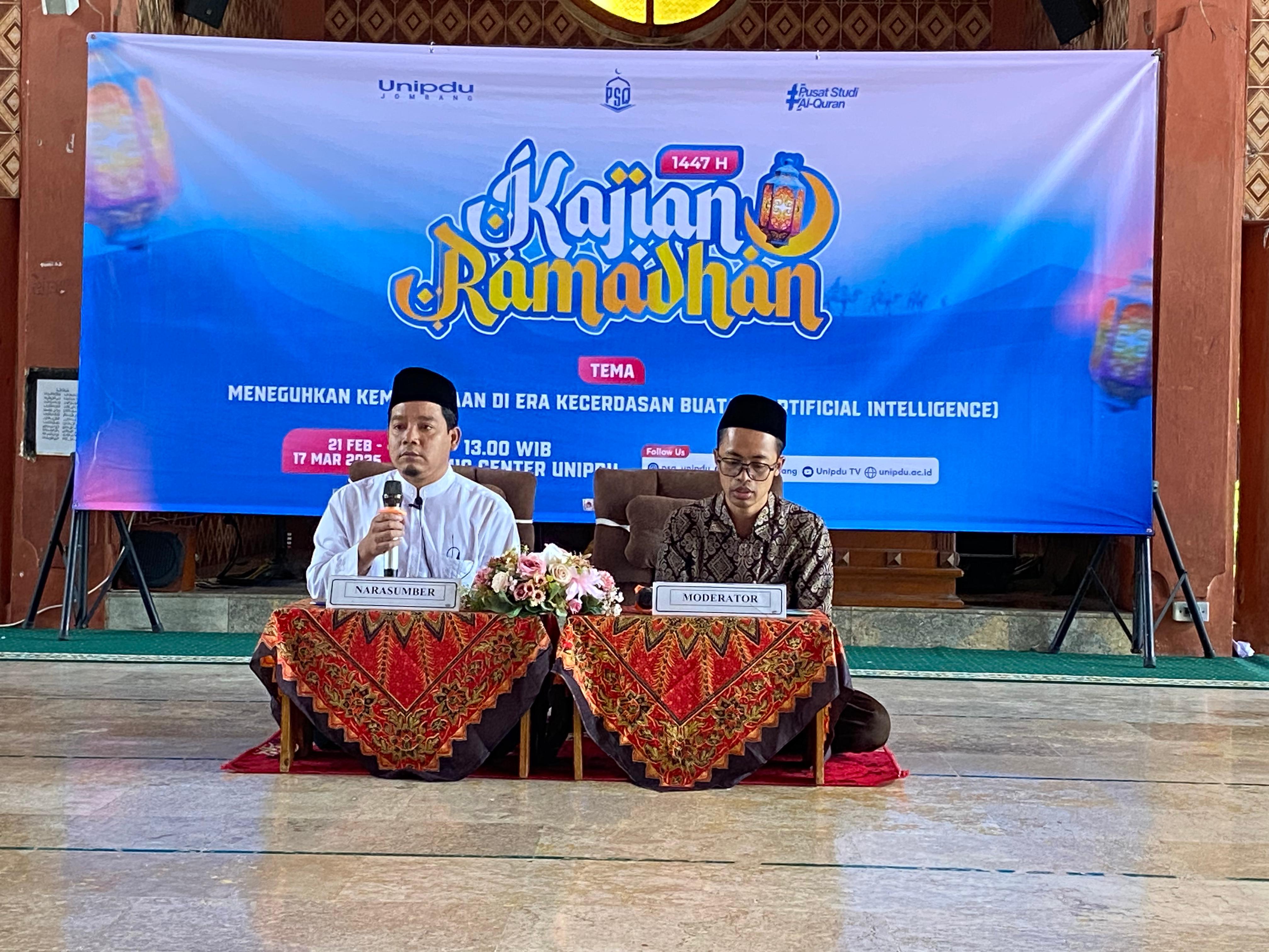 FOTO: ANGGI FRIDIANTO/JAWA POS RADAR JOMBANG  &nbsp;  POSITIF: Dr Mujianto Solichin MPd saat menjadi pemateri kajian Ramadan di Islamic Center Universitas Pesantren Tinggi Darul Ulum (Unipdu) Jombang