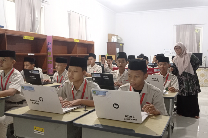 ANTUSIAS: Pelaksanaan Tryout TKA di MTsN 2 Jombang berjalan lancar,  &nbsp;