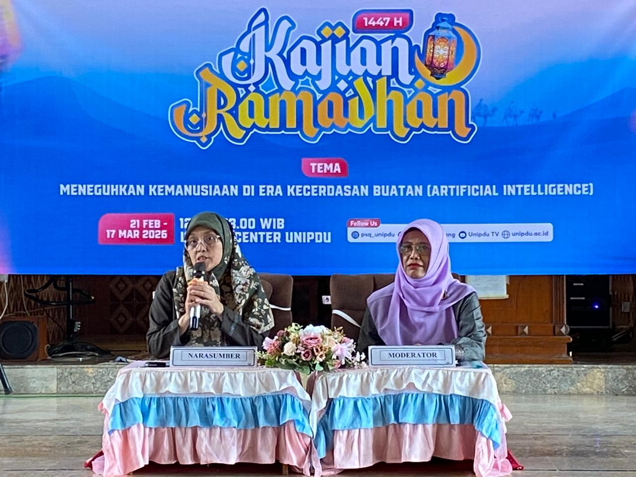   &nbsp;  CERDAS: Hj Uswatun Qoyyimah SS Med PhD saat menyampaikan materi kajian Ramadan yang digelar Pusat Studi Qur&rsquo;an Unipdu Jombang, Kamis (26/2).  &nbsp;  &nbsp;