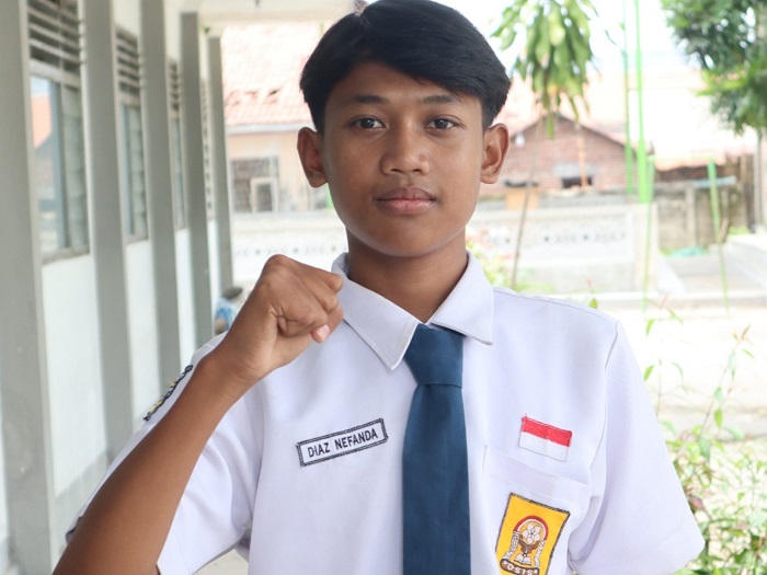Diaz Nefanda, Kelas 8 G SMPN 2 Perak