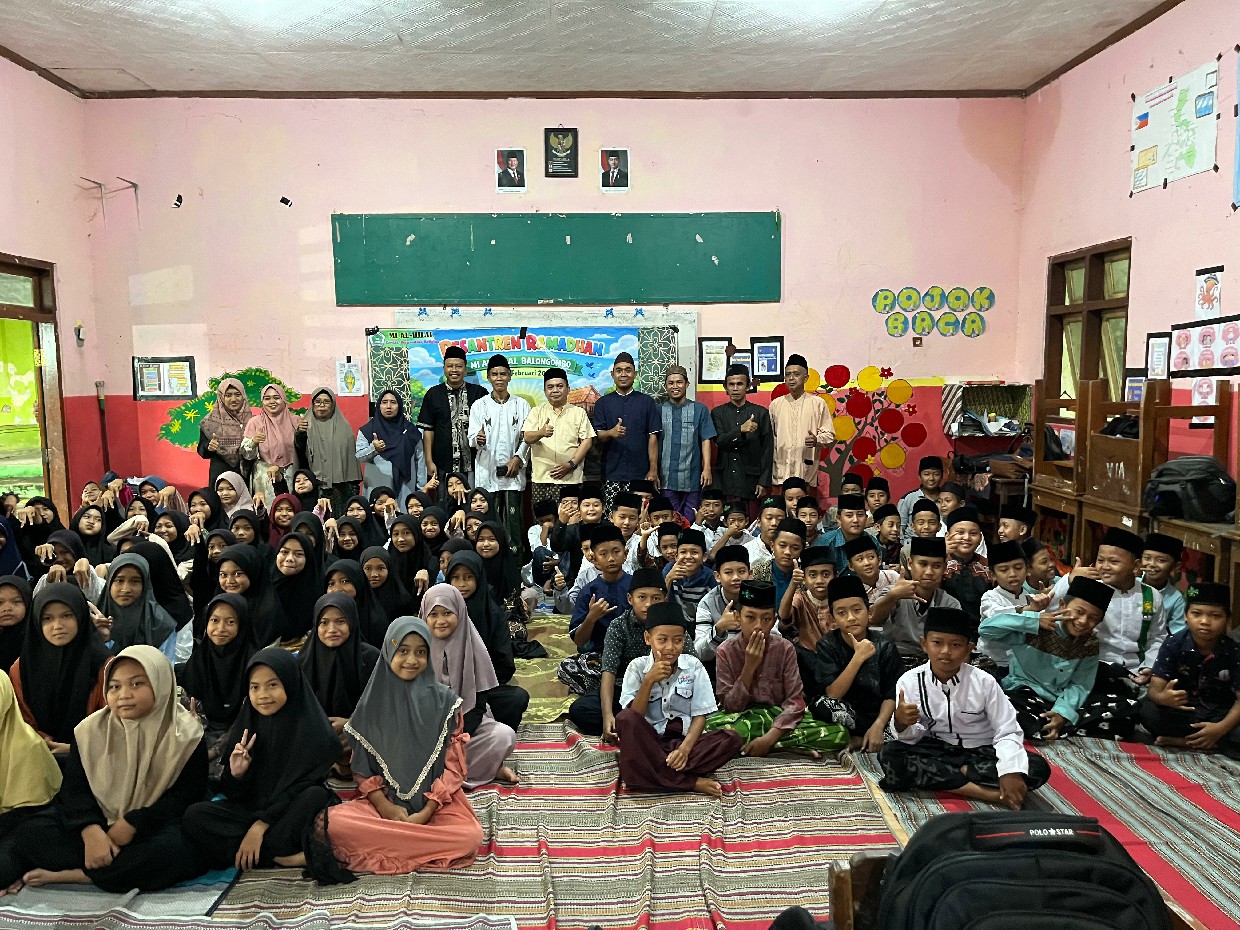 Wakil Ketua DPRD Jombang, HM Syarif Hidayatullah ST MMT (Gus Sentot), menghadiri pondok Ramadan MI Al-Hilal Balongombo, Pundong, Diwek, Jumat (27/2)