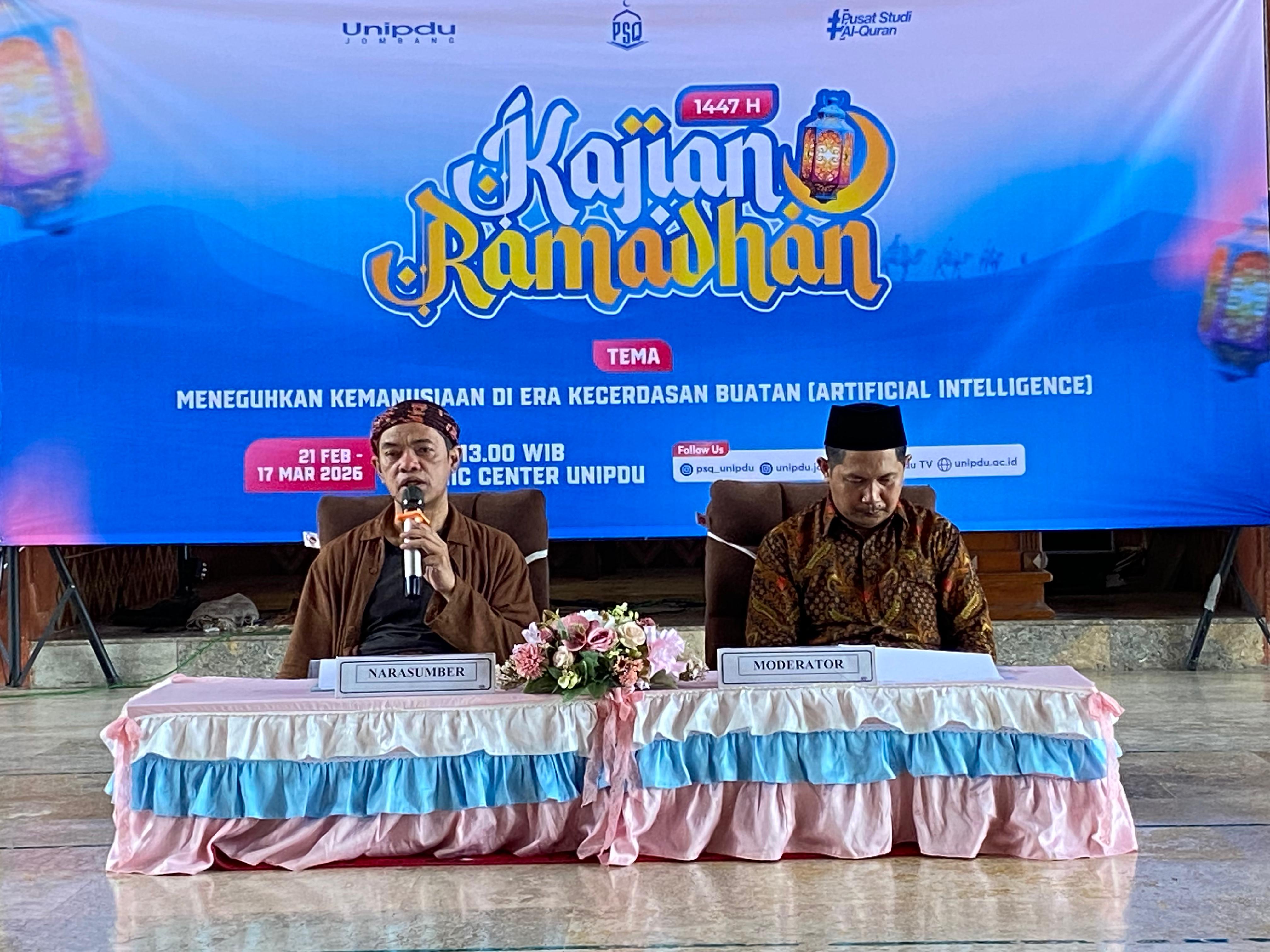   &nbsp;  TELADAN: Pembina Yayasan Pesantren Tinggi Darul Ulum, KH M Zainul Ibad S Ag saat menjadi narasumber kemarin (2/3).  &nbsp;  &nbsp;