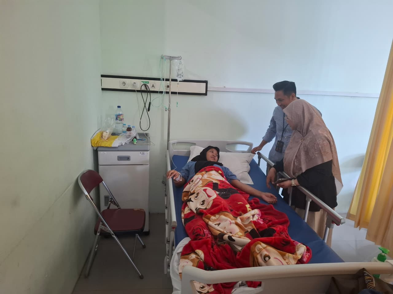 Sebanyak 28 santri Pondok Pesantren Sholawat Darut Taubah, Desa Betek, Kecamatan Mojoagung, masih menjalani perawatan di RSU PKU Muhammadiyah Mojoagung setelah mengalami mual dan muntah.
