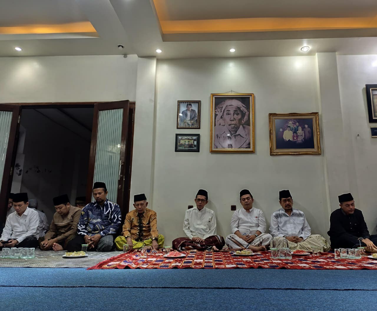 Wakil Ketua DPRD Jombang, HM Syarif Hidayatullah ST MMT (Gus Sentot), menghadiri haul KH Romli Tamim di pendopo lama PP Darul Ulum Rejoso, Jumat (6/3). 