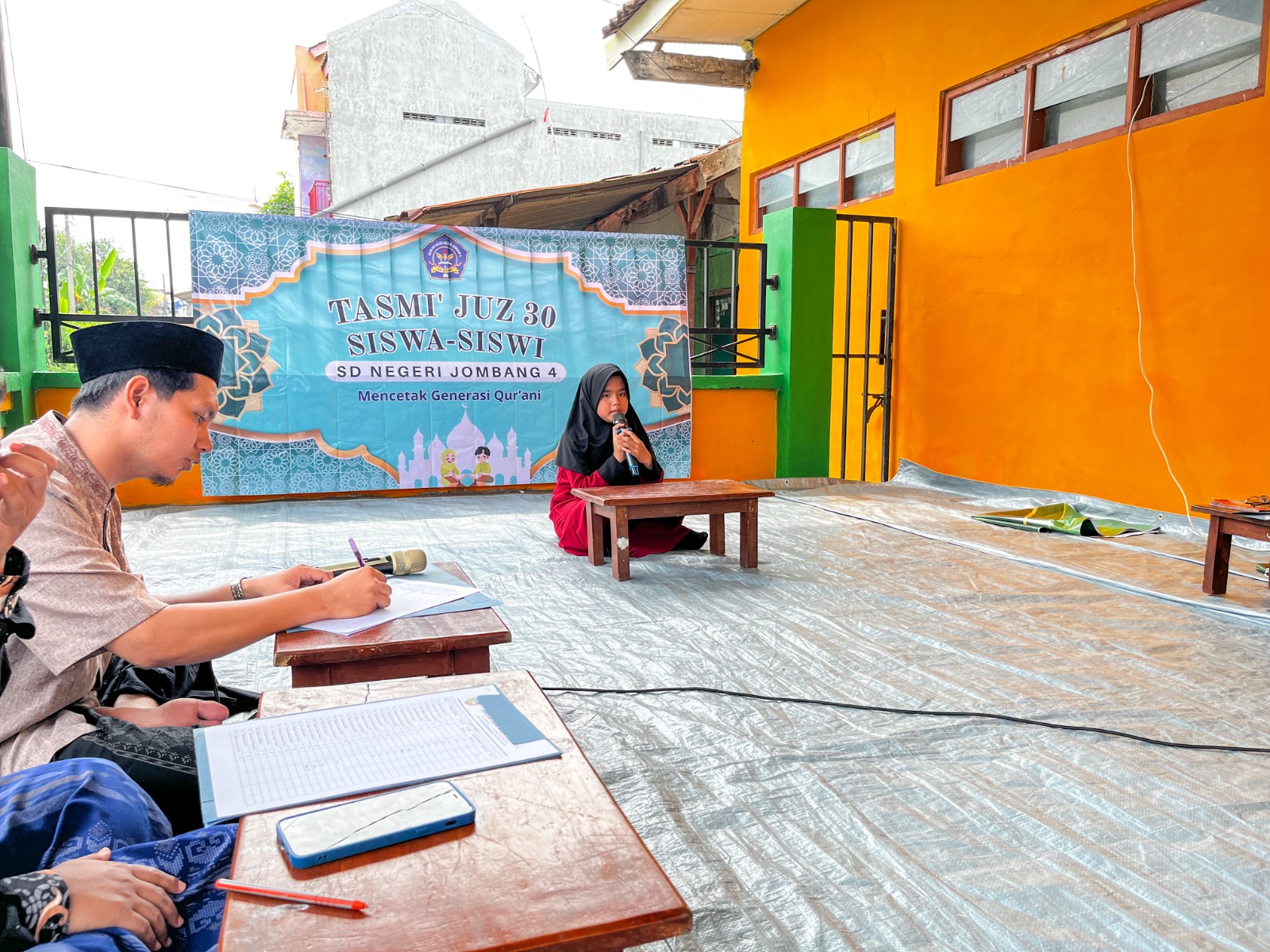   &nbsp;  KHUSYUK: Para siswa SDN Jombang 4 mengikuti kegiatan Tasmi&rsquo;  &nbsp;  &nbsp;