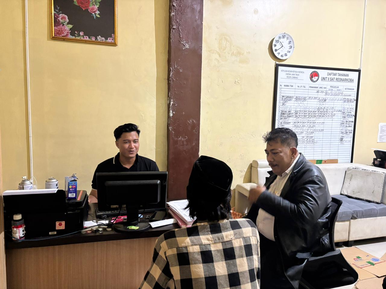 Satresnarkoba Polres Jombang membongkar jaringan peredaran sabu di Kecamatan Bareng