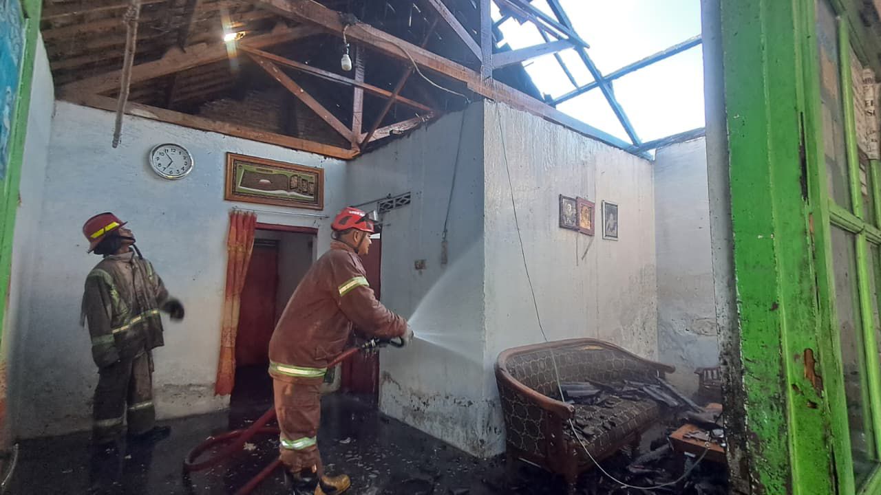Peristiwa kebakaran terjadi di rumah milik Mutiah, 45 tahun, di Dusun Rejosari, Desa Rejoagung, Kecamatan Ngoro, Kabupaten Jombang, (13/3) pagi.
