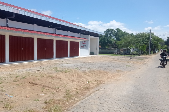   RAMPUNG: Salah satu gerai dan gudang KDKMP di Kecamatan Diwek yang baru selesai dibangun.  &nbsp;
