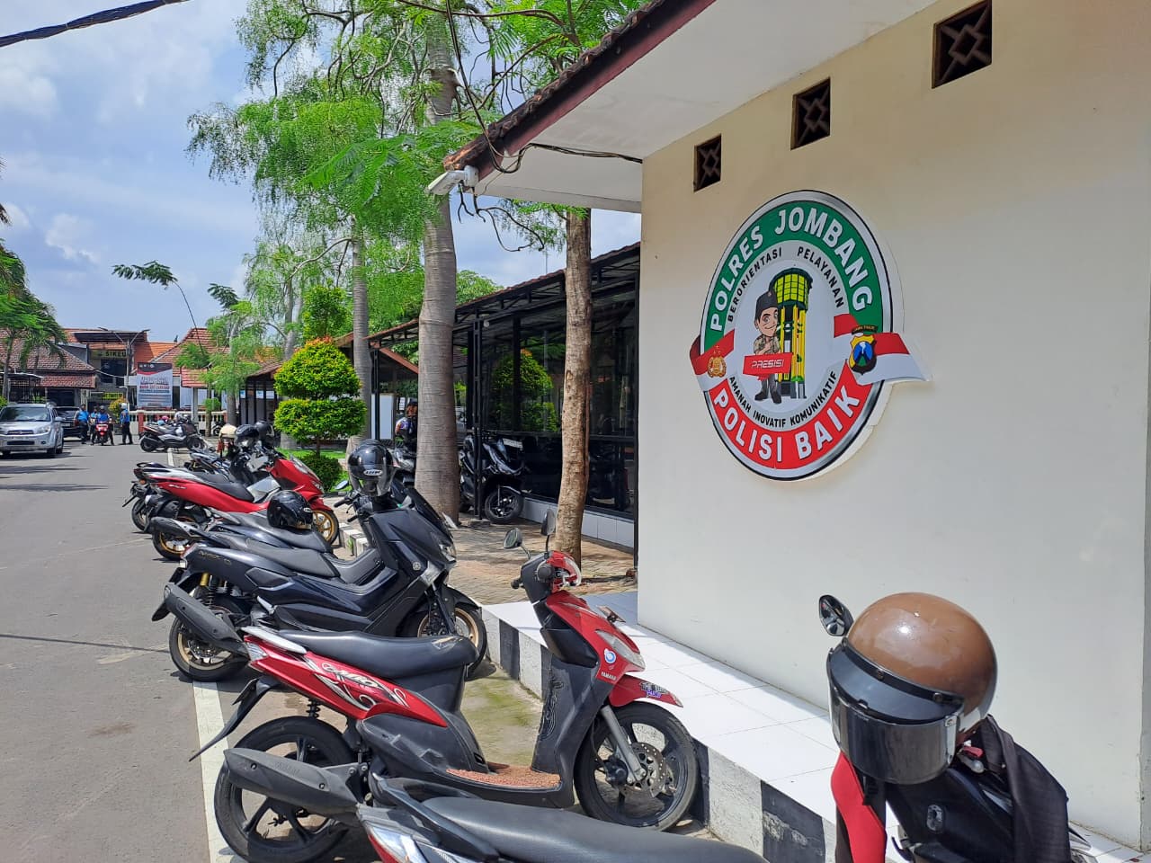 Polres Jombang menyiapkan layanan penitipan kendaraan bermotor secara gratis. Layanan ini diperuntukkan bagi seluruh warga Kabupaten Jombang yang akan melaksanakan mudik Lebaran.