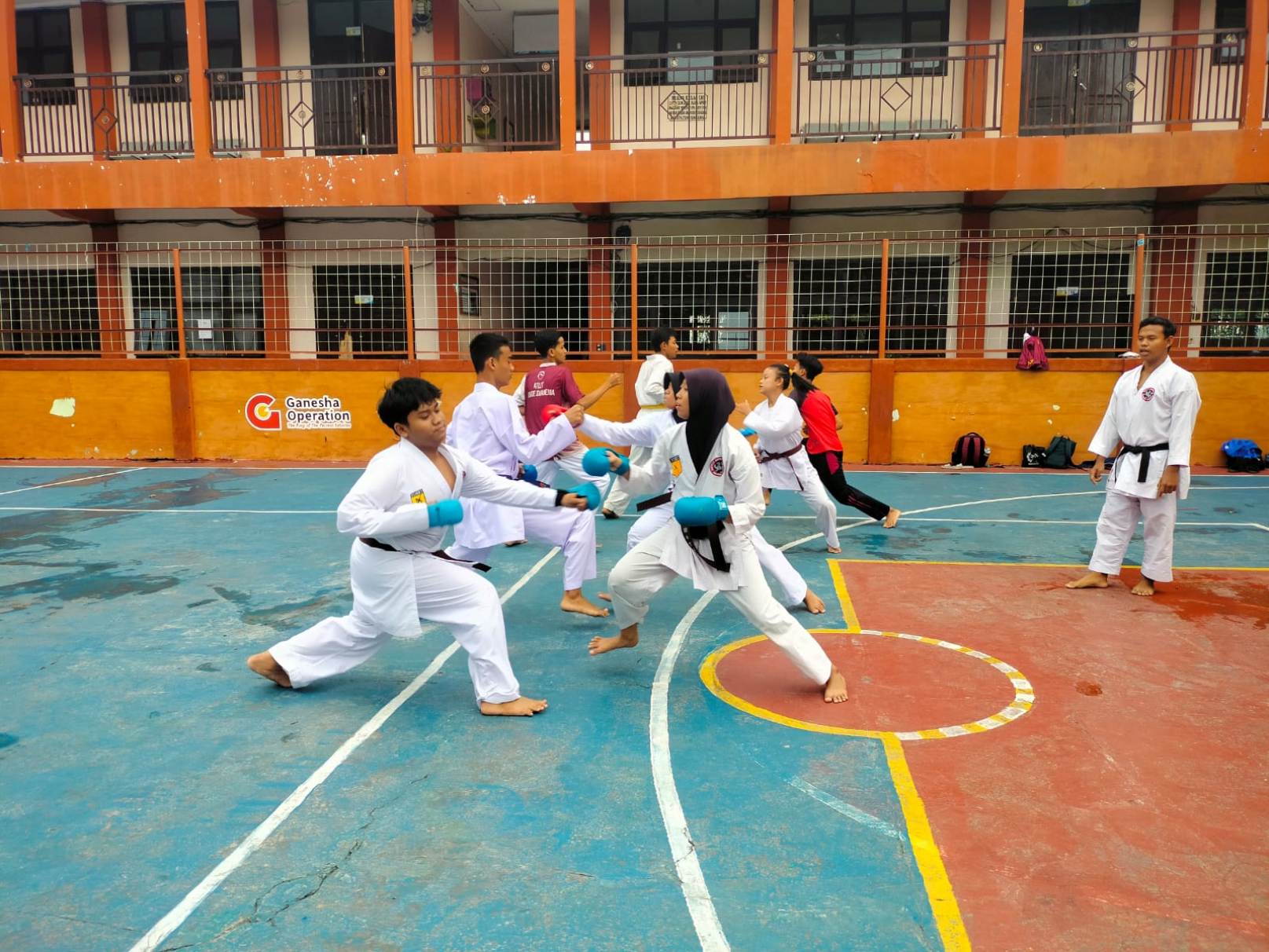 Karateka Jombang latihan di Fighter Mojoagung.