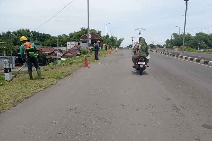   &nbsp;  Kendaraan melintas di ringroad Mojoagung