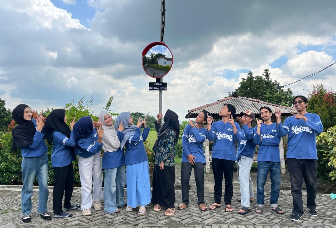 Mahasiswa UNISMA Pasang Cermin Keselamatan