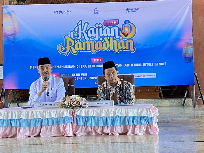   &nbsp;  MENCERAHKAN: Direktur Pascasarjana Unipdu, Dr H Achmad Zakaria SKM MKes, saat menyampaikan materi, kemarin.  &nbsp;  &nbsp;
