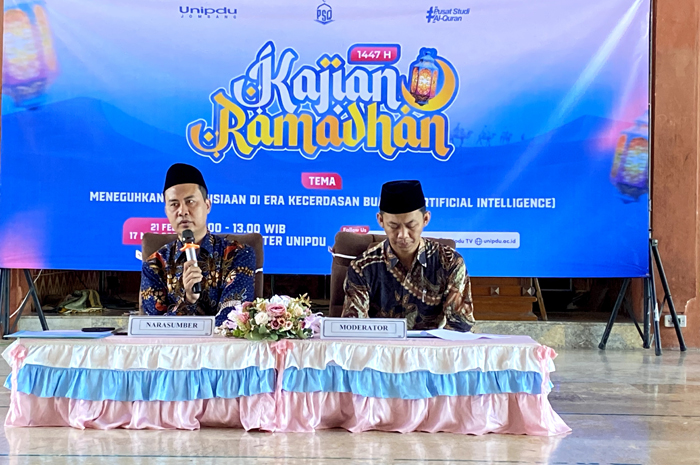 Wakil Dekan Fakultas Saintek Unipdu Jombang, M Masrur M Kom, saat menyampaikan materi, kemarin. 
