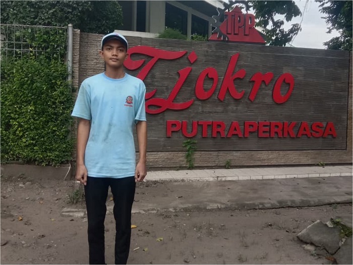 SMK Dwija Bhakti 1 Jombang kembali mencatatkan prestasi membanggakan dengan memberangkatkan sejumlah siswa kelas XII untuk bekerja di dunia industri sebelum mereka resmi lulus dari sekolah.