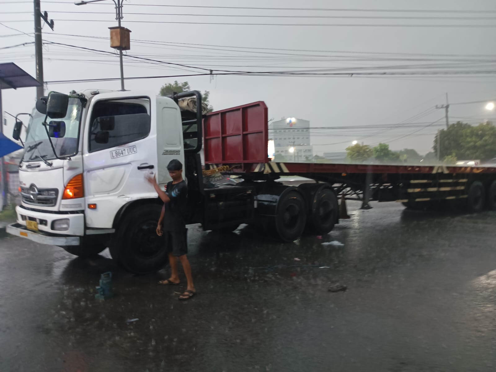 Truk yang melindas dua perempuan di pintu masuk ringroad mojoagung jombang