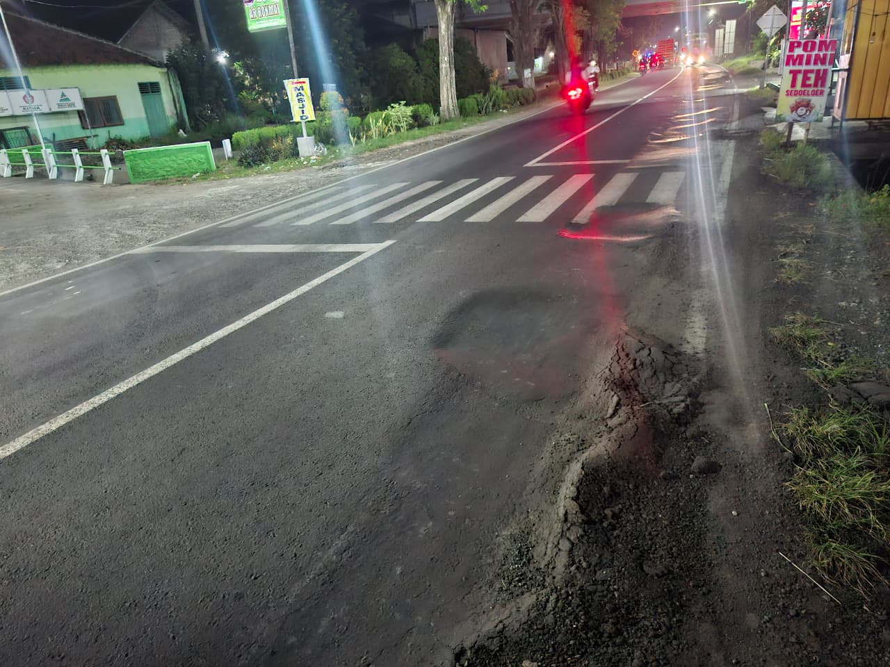   &nbsp;  BUTUH PENANGANAN: Jalan provinsi ruas Jombang-Ploso bergelombang, (15/3).